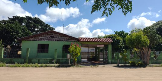 CASA DE ESQUINA A 2 QUADRAS DA PRAIA